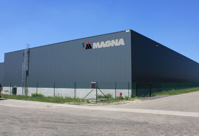 Eine Halle des Unternehmens Magna.